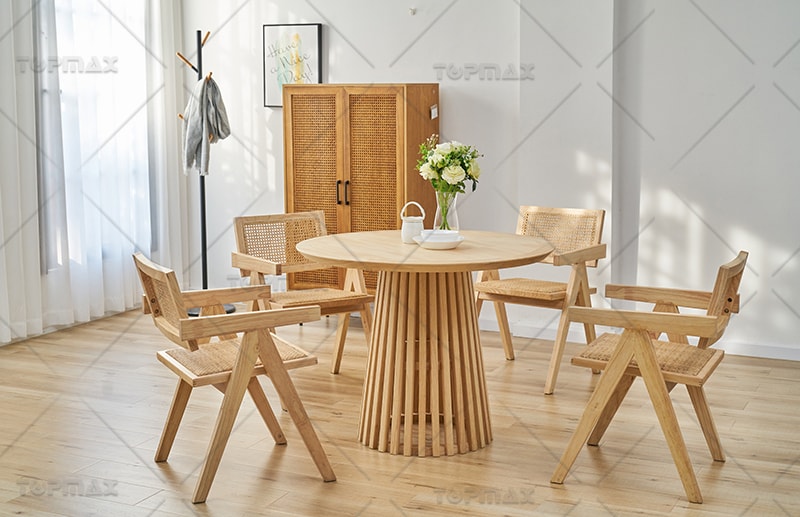 How to Match a Contemporary Dining Table and Chairs