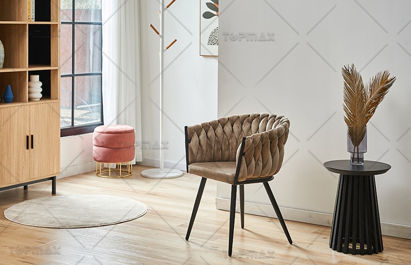Choosing the Right Custom Sleek Dining Chairs for Commercial Use