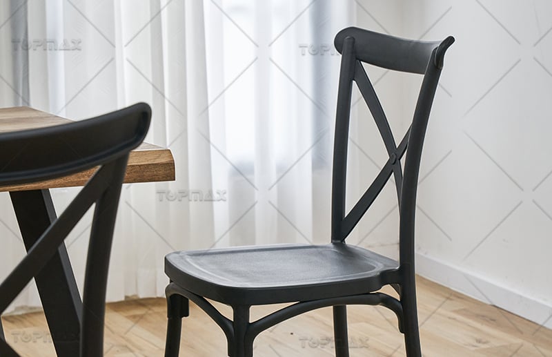 The Role of Solid Dining Tables and Chairs in Elevating the Commercial Restaurant Experience