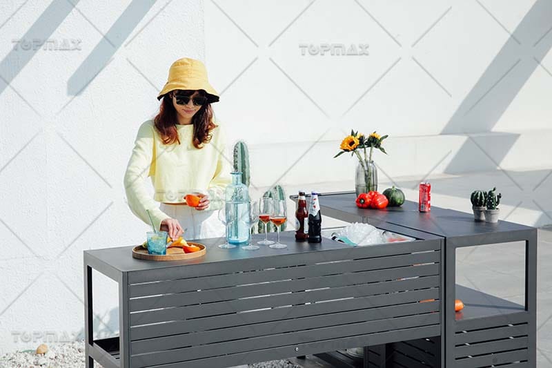 Introduction to The Material Types and Characteristics of Metal Furniture